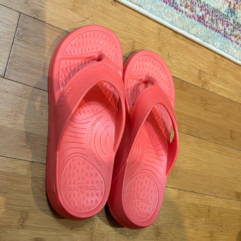 Nuu Sol Flip Flops Pink Sz 10 women/9 men